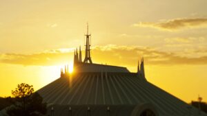 Space Mountain, exterior